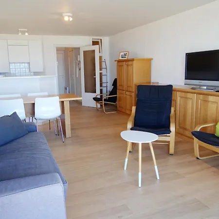 Apartment In By Scenic Beaches *