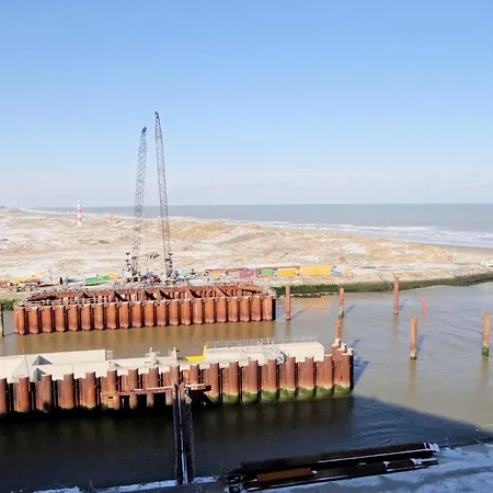 In By Scenic Beaches Apartment